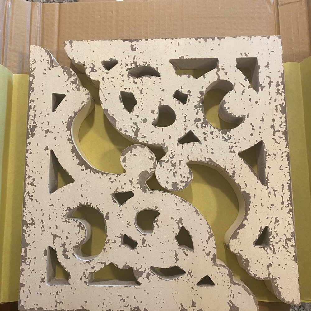 Set of 2 corbels with hanging hardware.